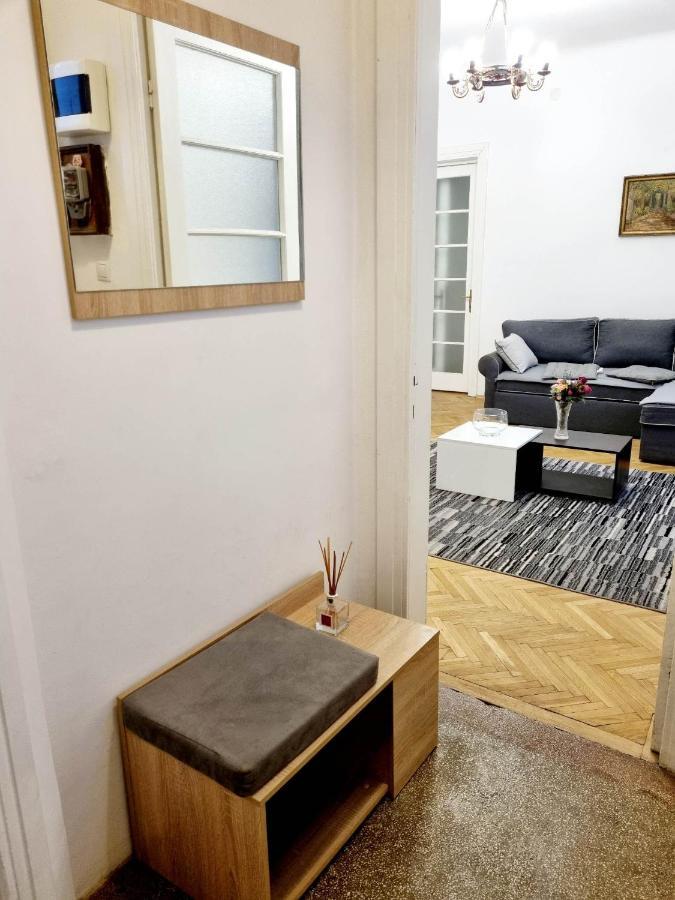 Cozy Apartment Near City Center Boekarest Buitenkant foto