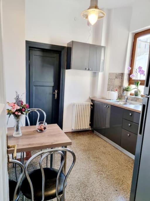 Cozy Apartment Near City Center Boekarest Buitenkant foto