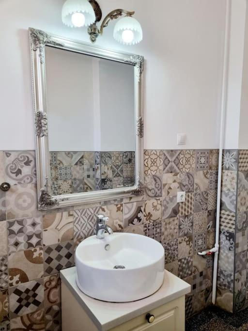 Cozy Apartment Near City Center Boekarest Buitenkant foto