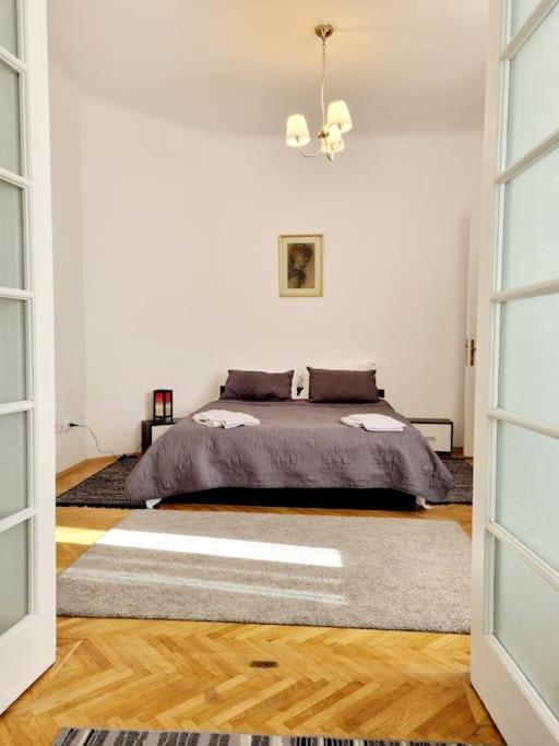 Cozy Apartment Near City Center Boekarest Buitenkant foto