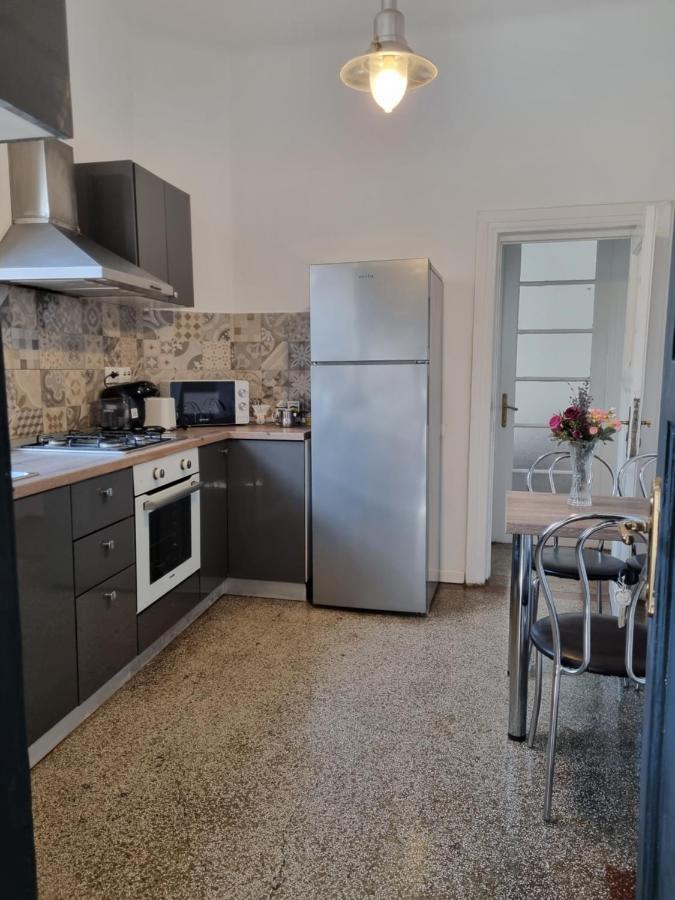 Cozy Apartment Near City Center Boekarest Buitenkant foto