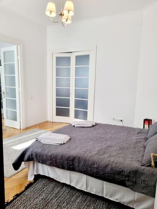 Cozy Apartment Near City Center Boekarest Buitenkant foto