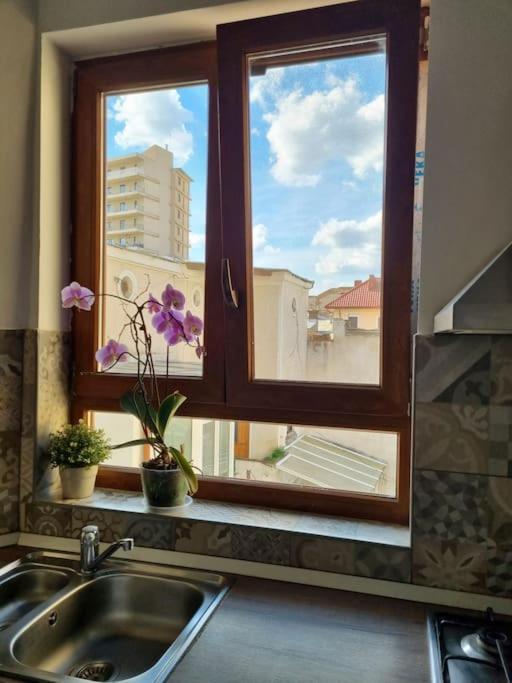 Cozy Apartment Near City Center Boekarest Buitenkant foto
