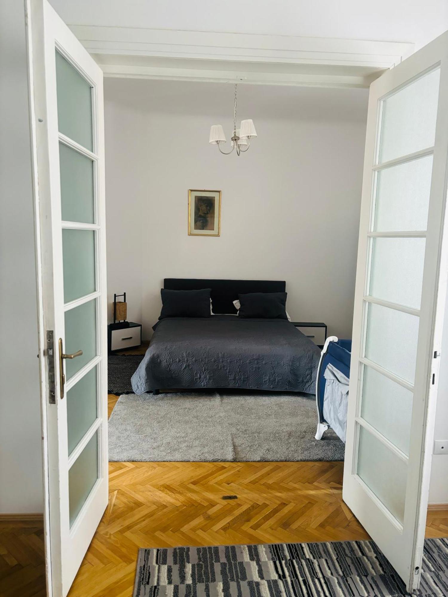 Cozy Apartment Near City Center Boekarest Buitenkant foto