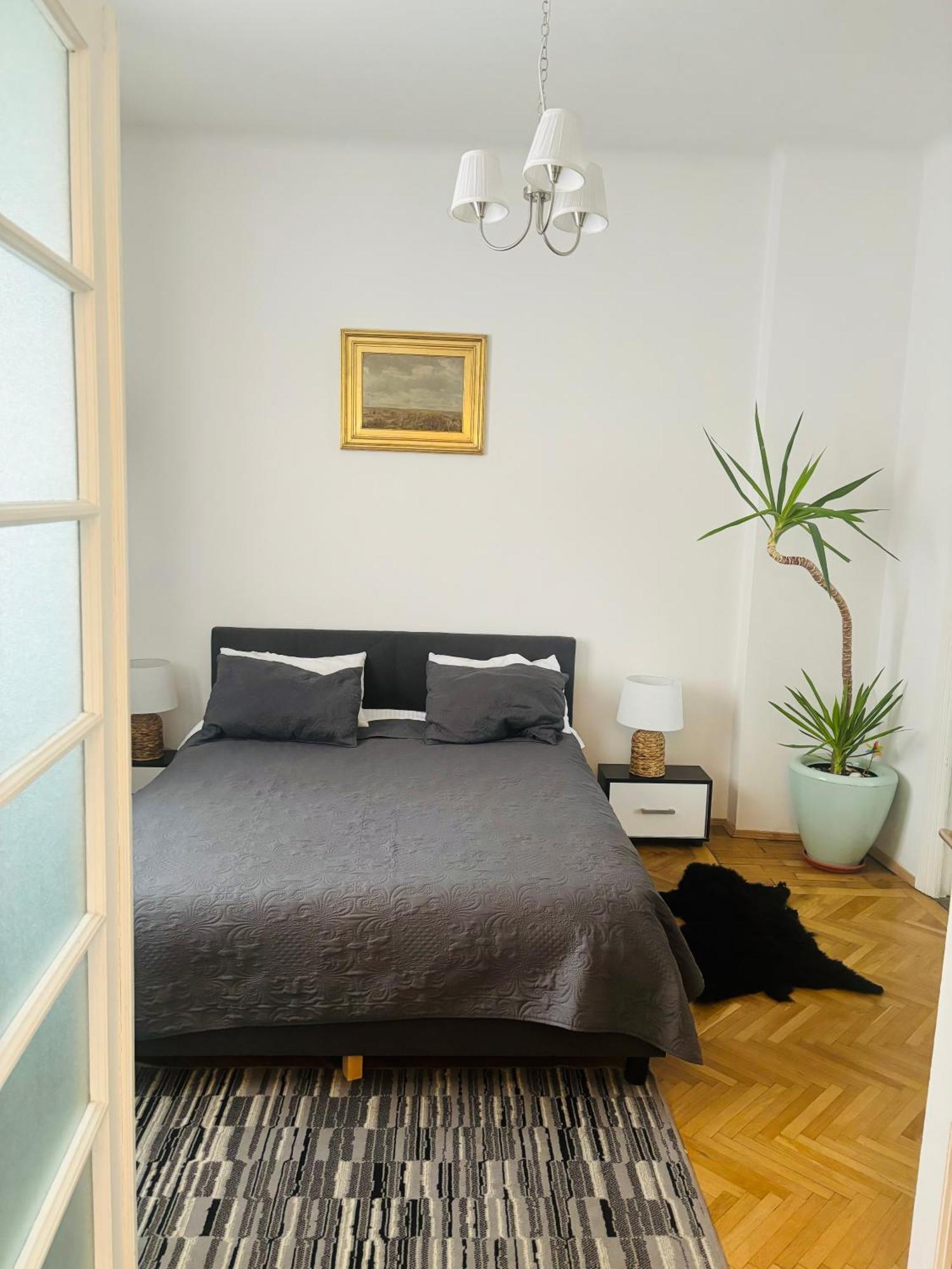 Cozy Apartment Near City Center Boekarest Buitenkant foto