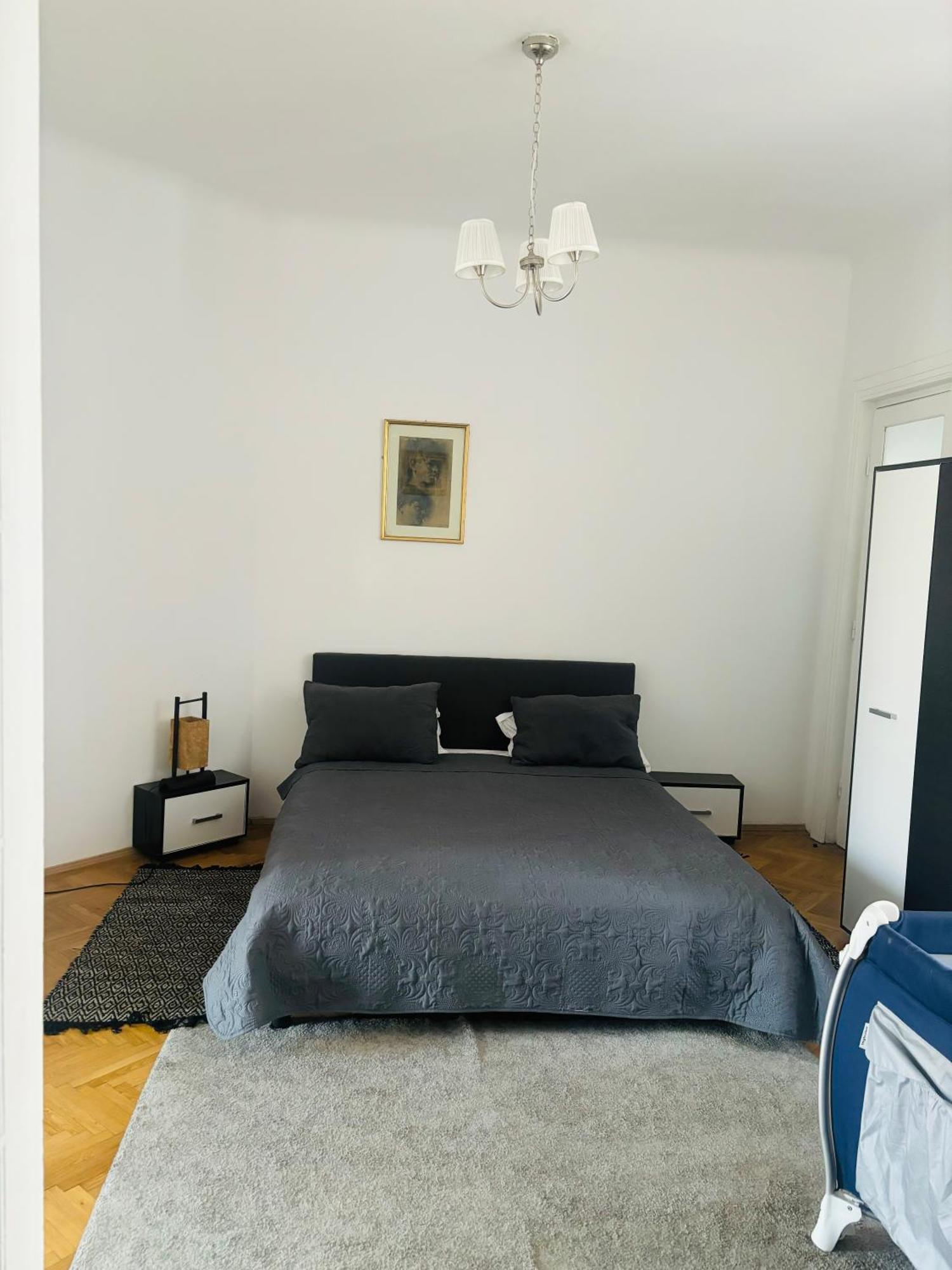 Cozy Apartment Near City Center Boekarest Buitenkant foto