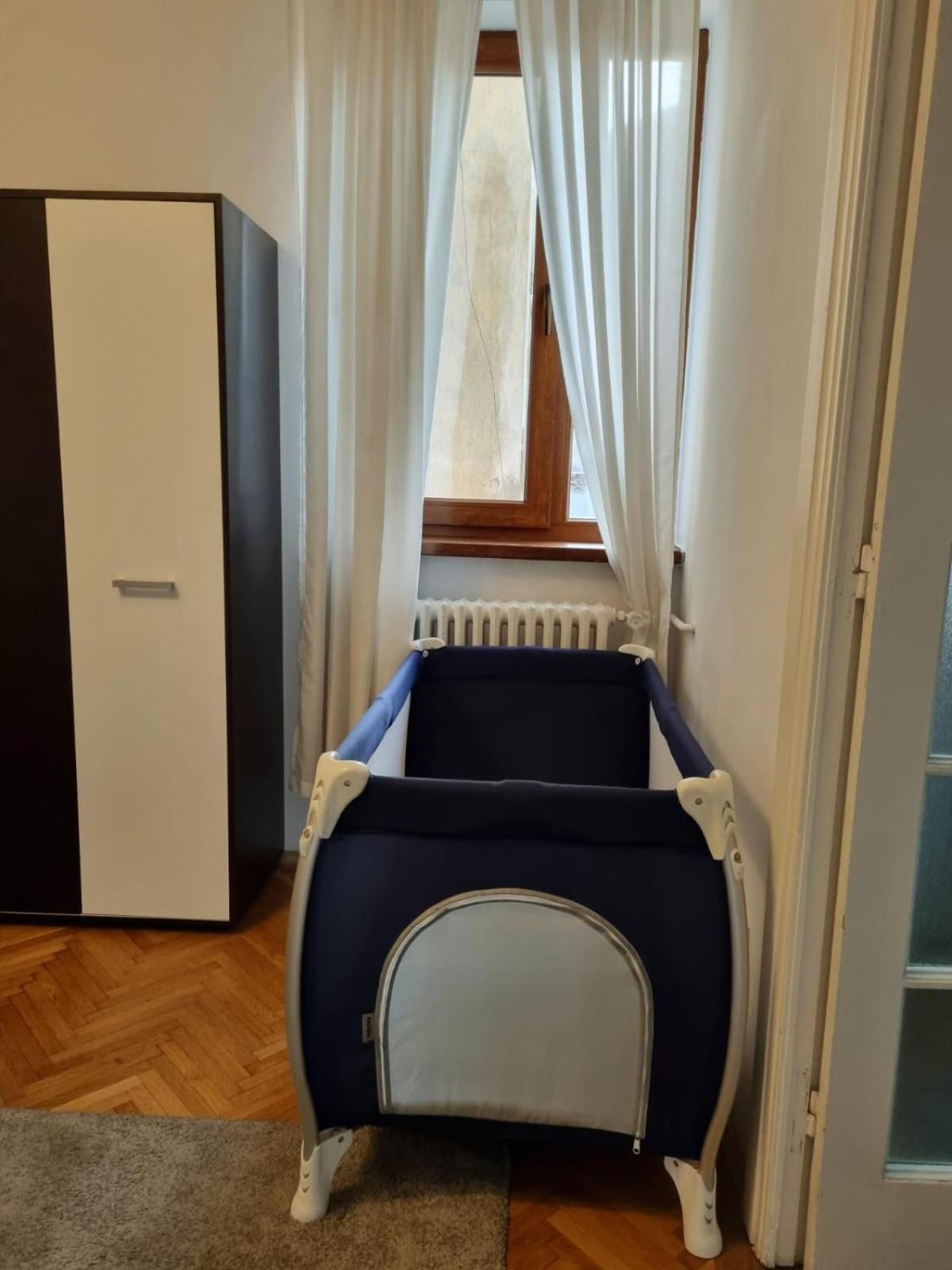 Cozy Apartment Near City Center Boekarest Buitenkant foto