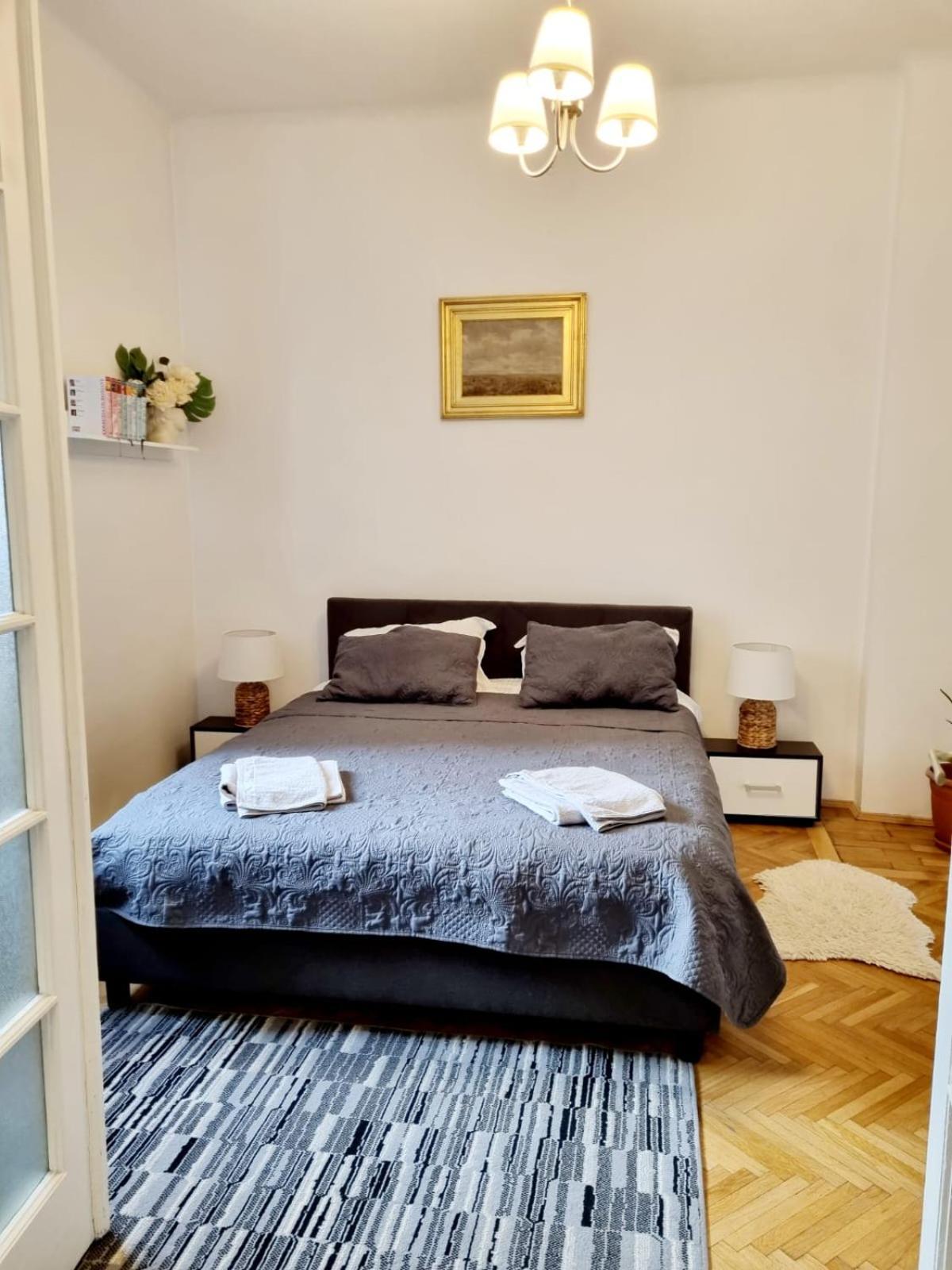 Cozy Apartment Near City Center Boekarest Buitenkant foto