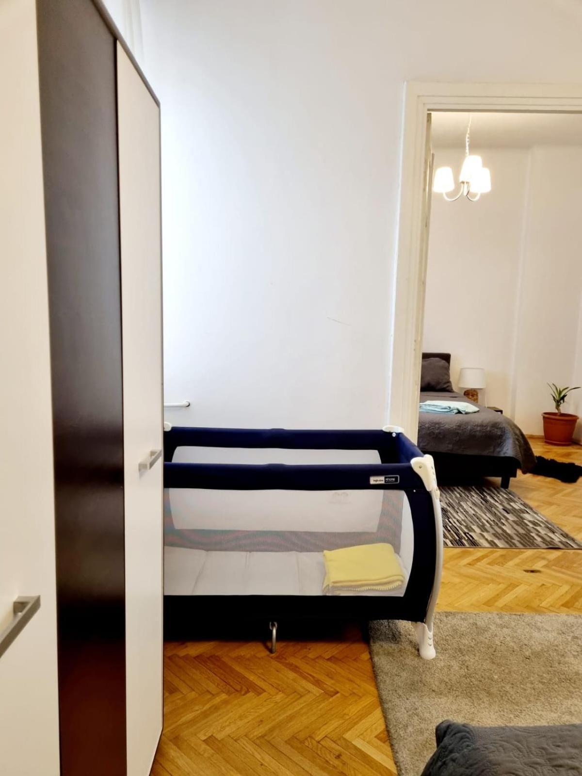 Cozy Apartment Near City Center Boekarest Buitenkant foto