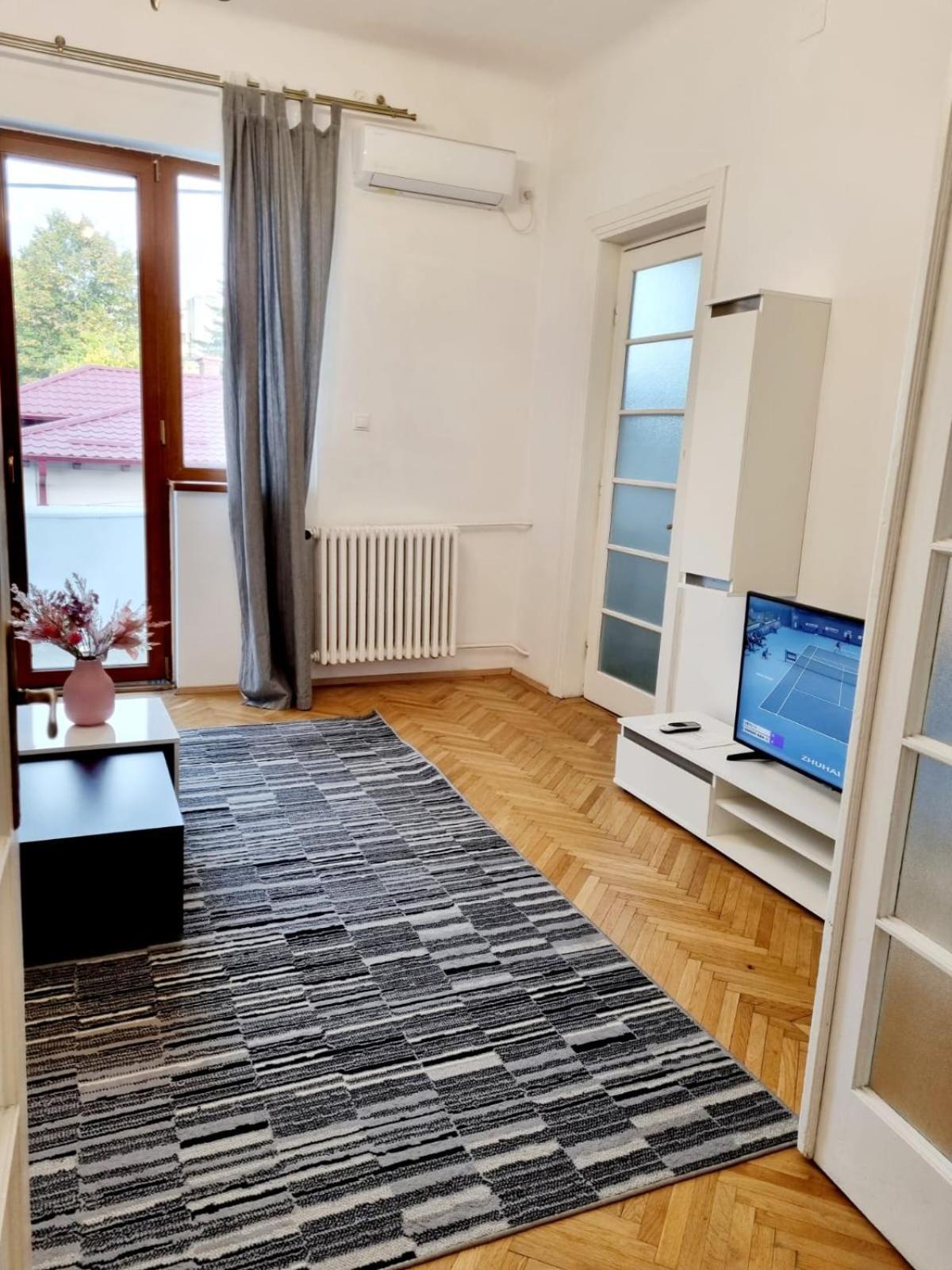 Cozy Apartment Near City Center Boekarest Buitenkant foto