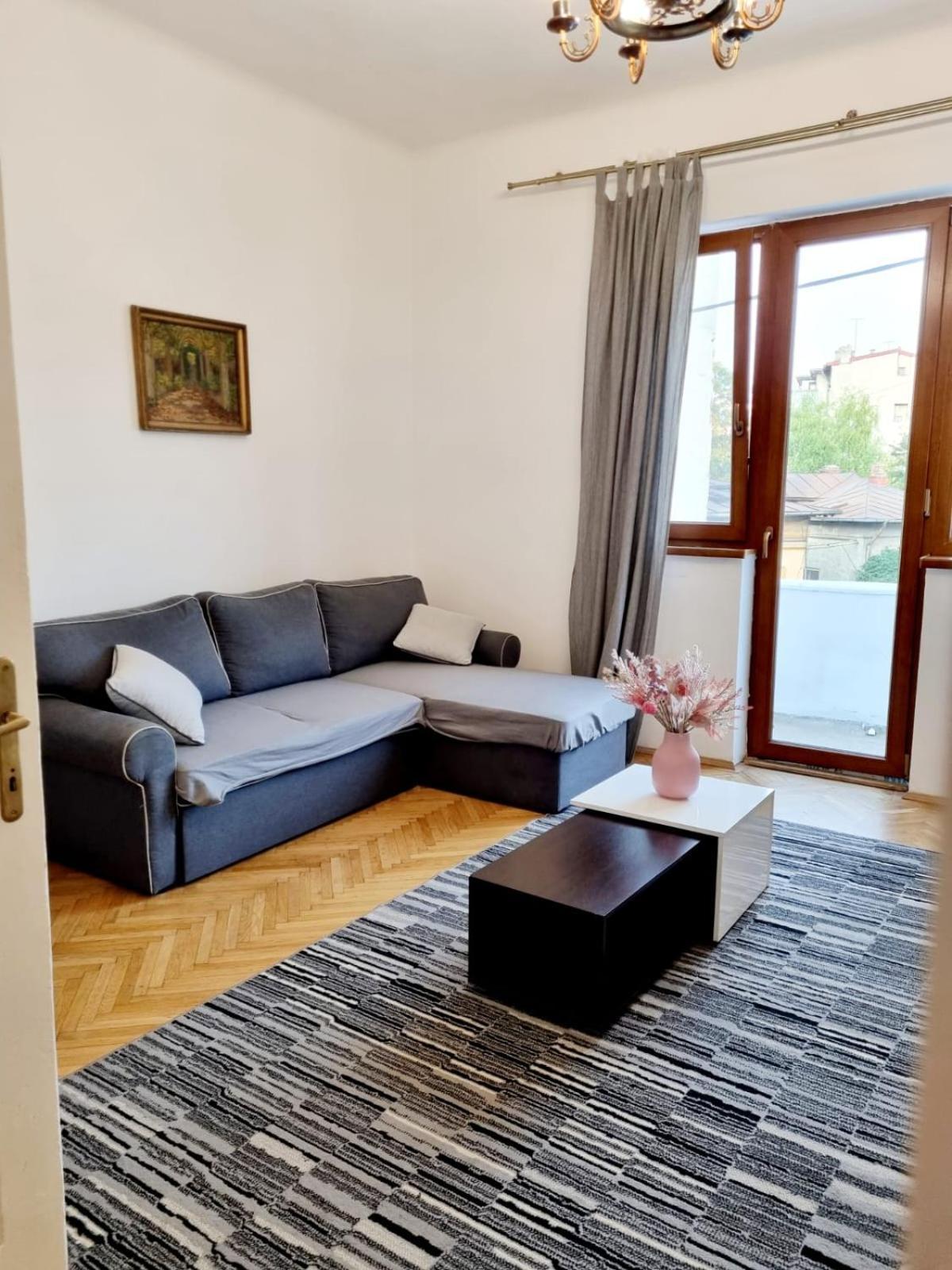 Cozy Apartment Near City Center Boekarest Buitenkant foto