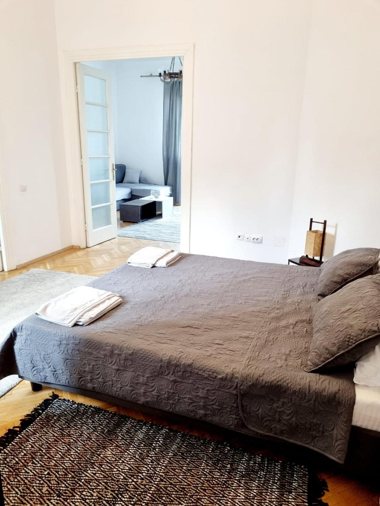 Cozy Apartment Near City Center Boekarest Buitenkant foto