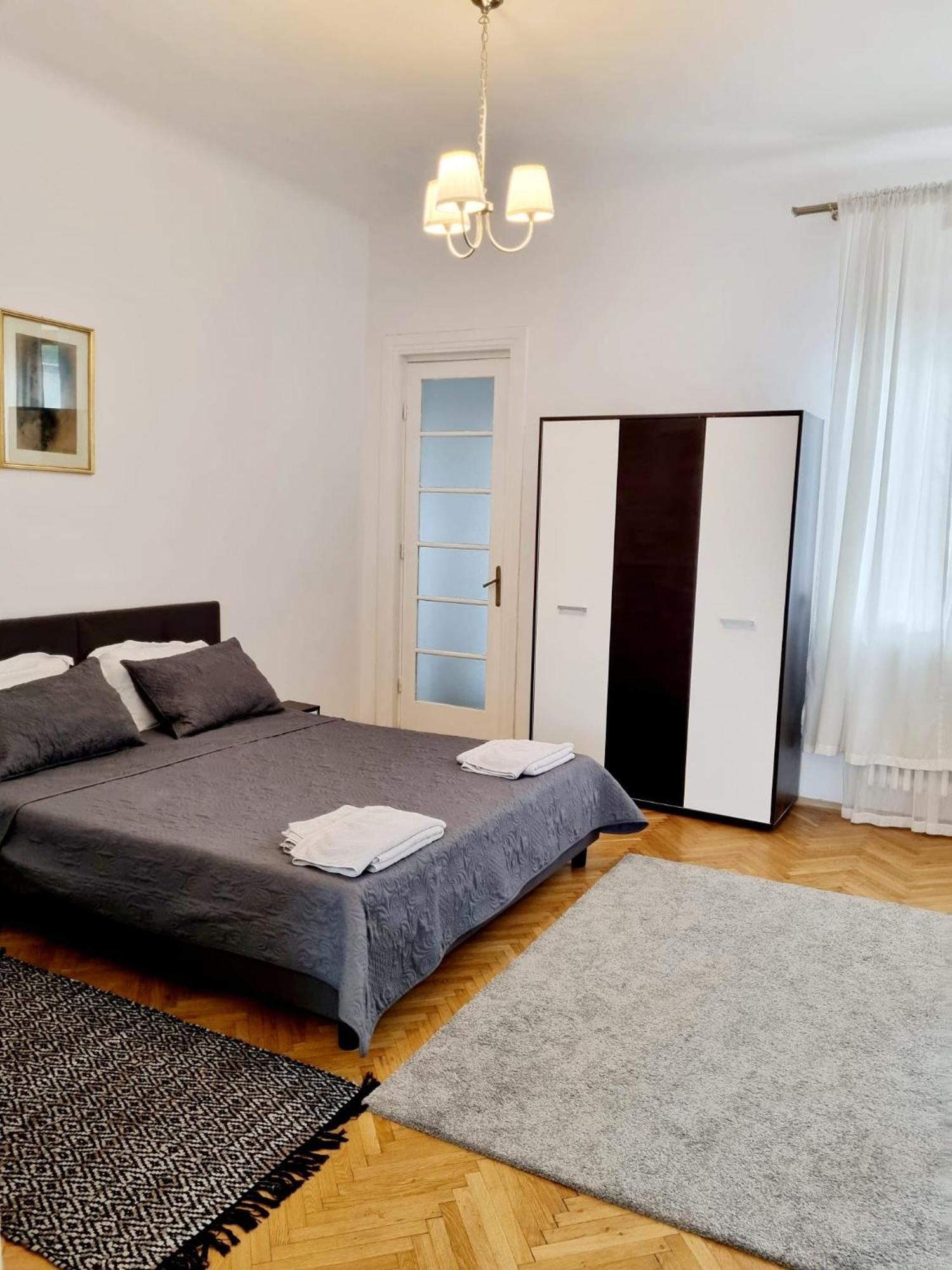 Cozy Apartment Near City Center Boekarest Buitenkant foto